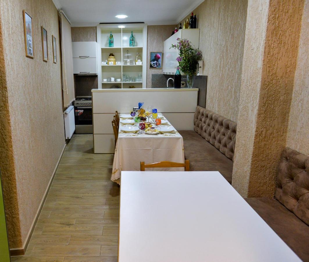 Pomegranate Hotel Кутаїсі Екстер'єр фото