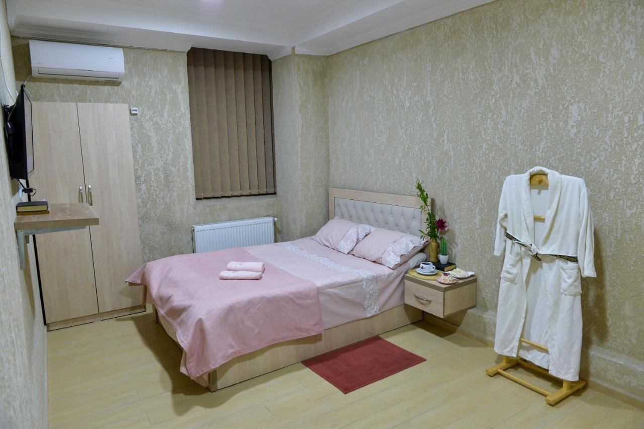 Pomegranate Hotel Кутаїсі Екстер'єр фото