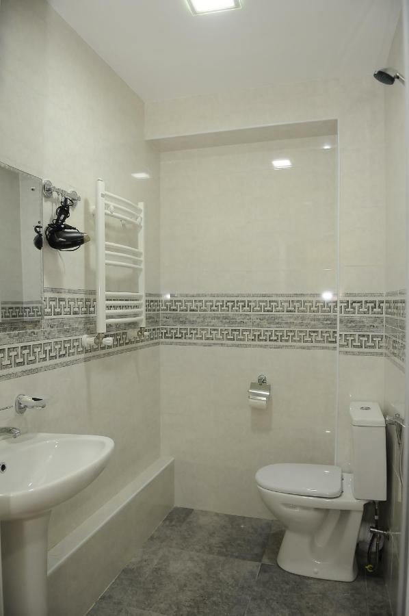 Pomegranate Hotel Кутаїсі Екстер'єр фото