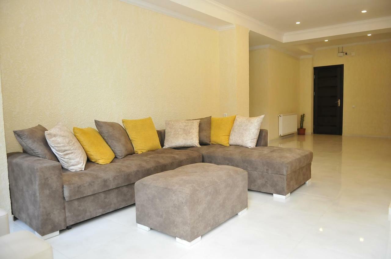 Pomegranate Hotel Кутаїсі Екстер'єр фото
