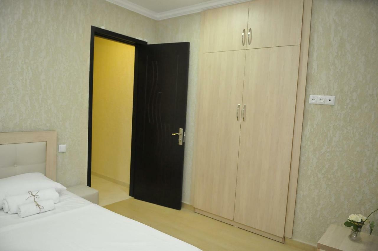 Pomegranate Hotel Кутаїсі Екстер'єр фото