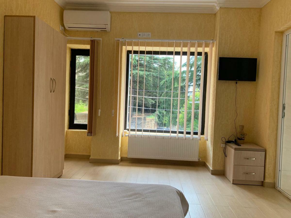 Pomegranate Hotel Кутаїсі Екстер'єр фото