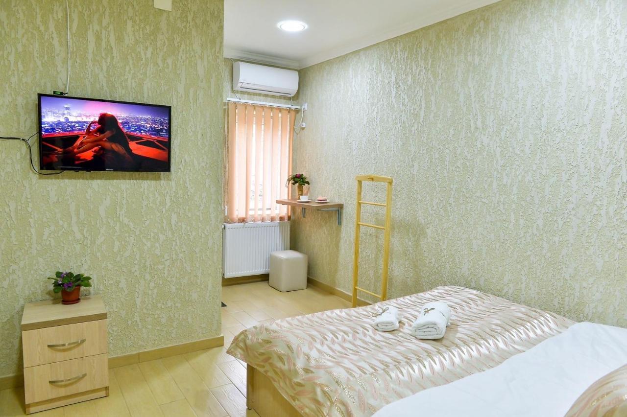 Pomegranate Hotel Кутаїсі Екстер'єр фото