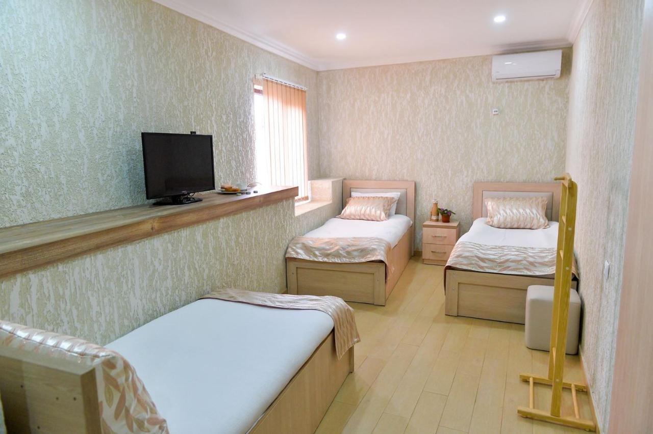 Pomegranate Hotel Кутаїсі Екстер'єр фото