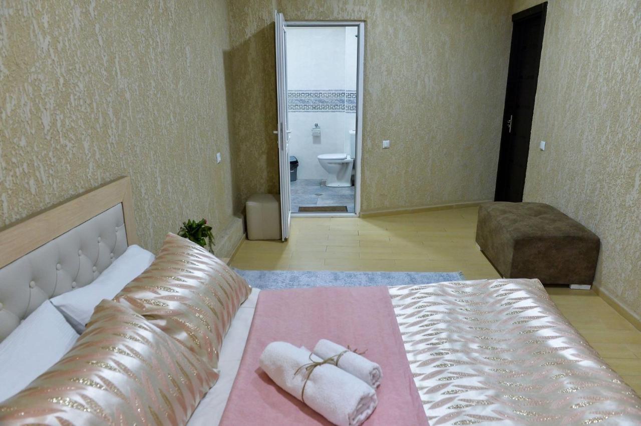 Pomegranate Hotel Кутаїсі Екстер'єр фото