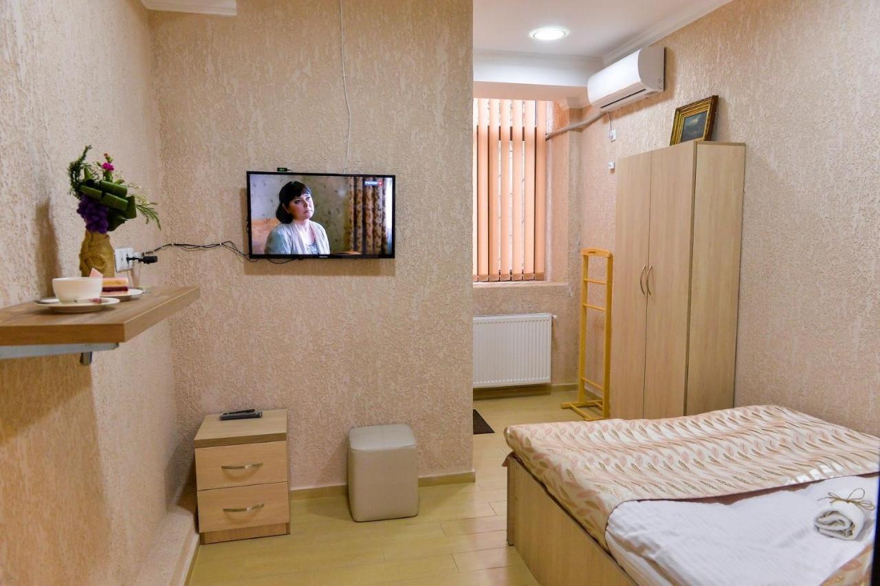 Pomegranate Hotel Кутаїсі Екстер'єр фото