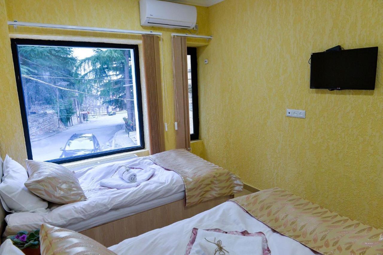 Pomegranate Hotel Кутаїсі Екстер'єр фото