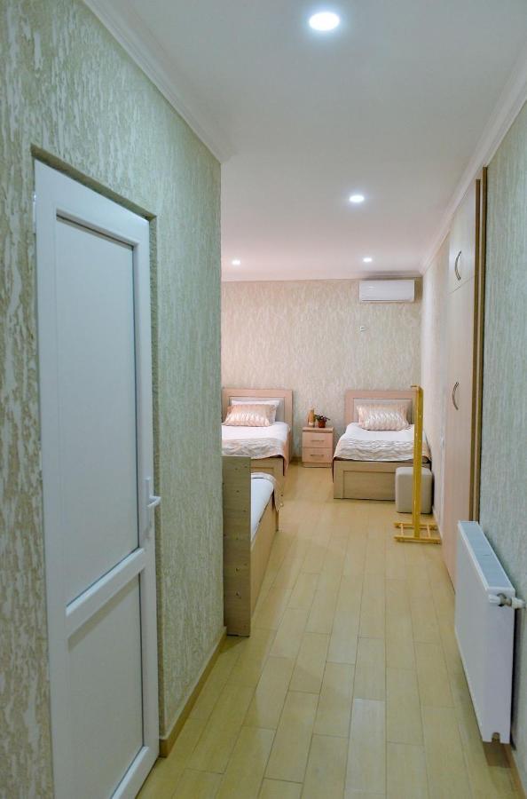 Pomegranate Hotel Кутаїсі Екстер'єр фото