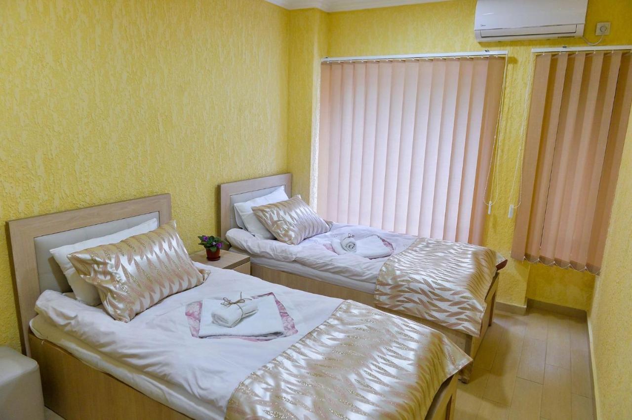 Pomegranate Hotel Кутаїсі Екстер'єр фото