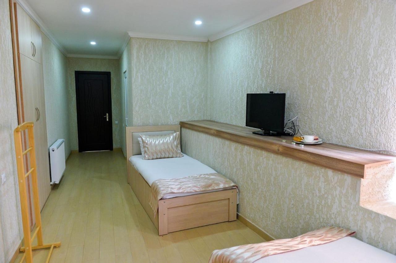 Pomegranate Hotel Кутаїсі Екстер'єр фото