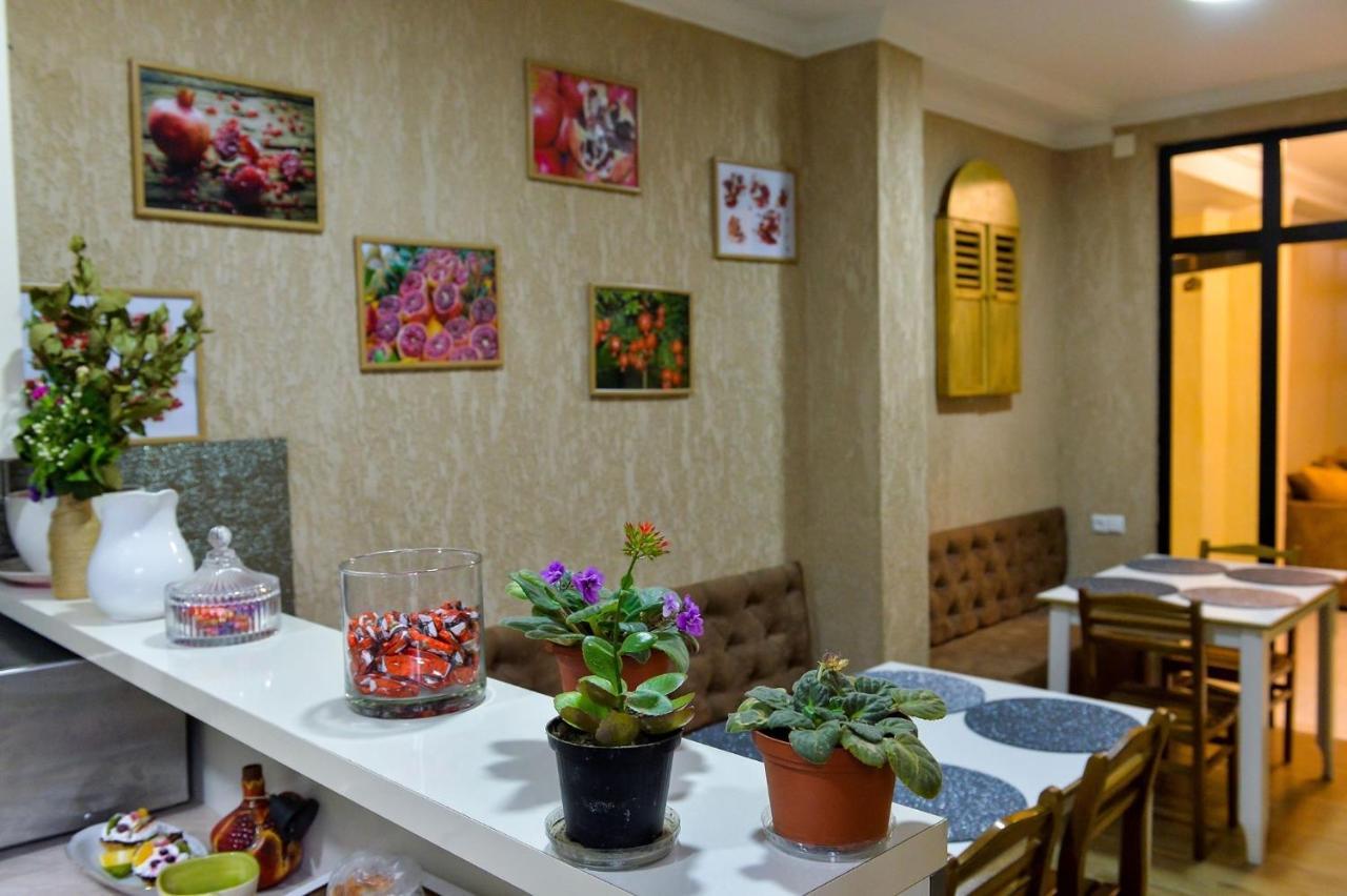 Pomegranate Hotel Кутаїсі Екстер'єр фото