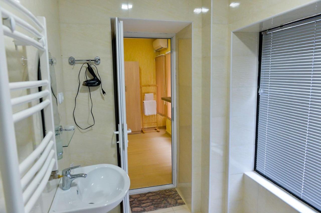Pomegranate Hotel Кутаїсі Екстер'єр фото