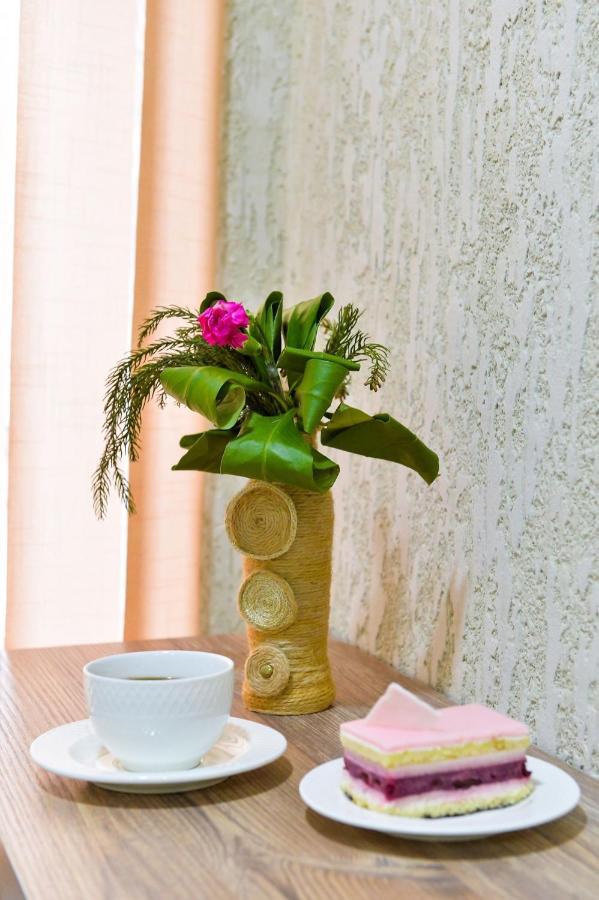 Pomegranate Hotel Кутаїсі Екстер'єр фото