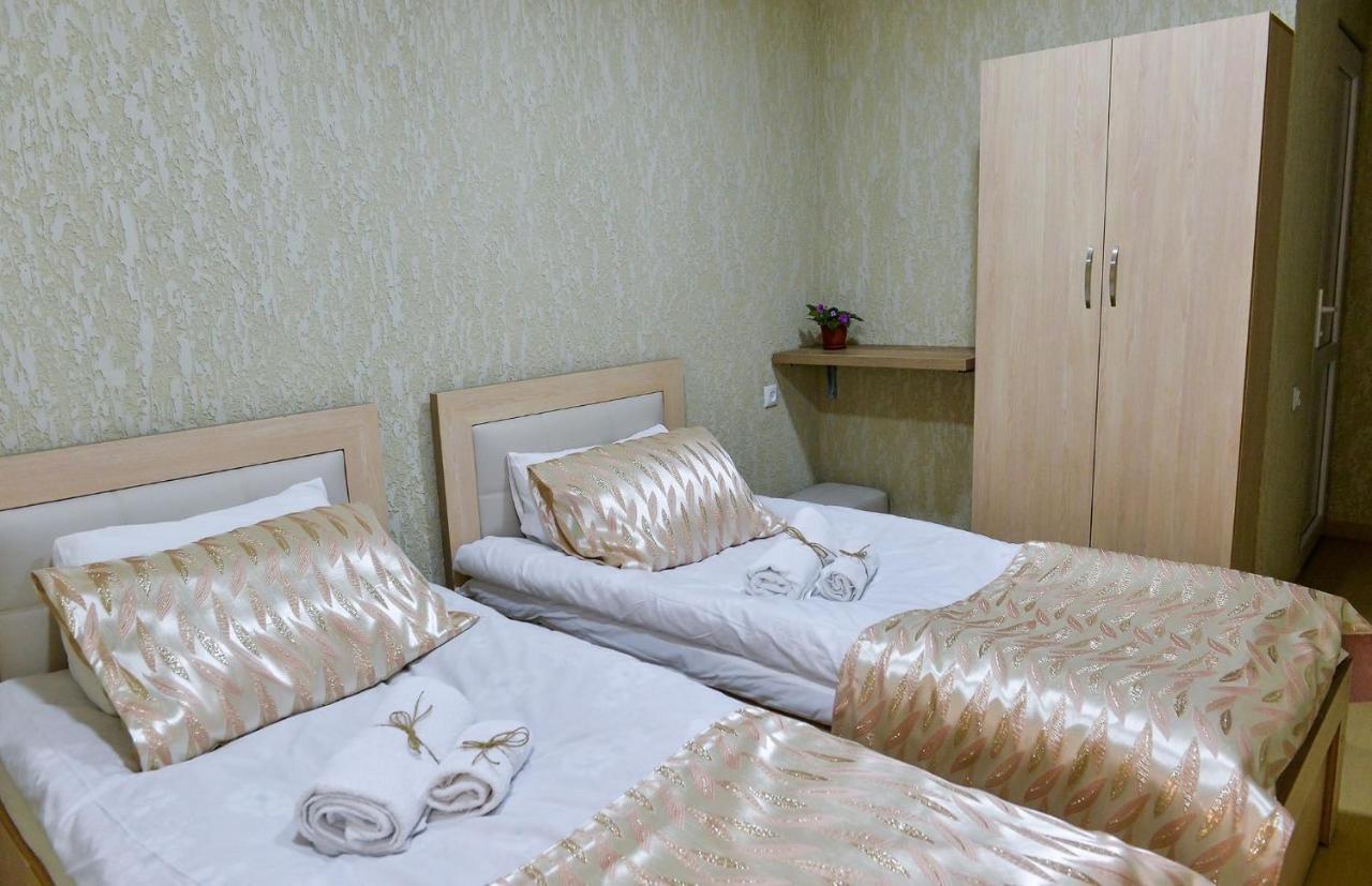 Pomegranate Hotel Кутаїсі Екстер'єр фото